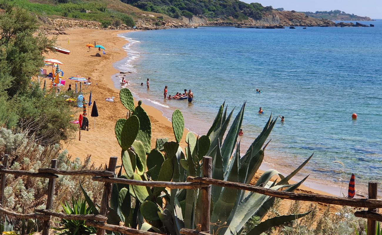 Photo de Alfieri beach avec sable brun de surface