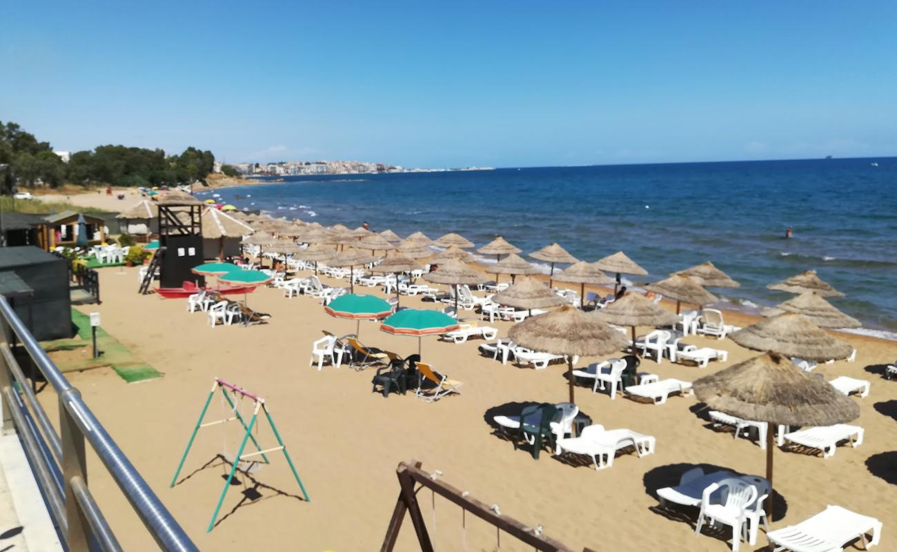 Photo de Spiaggia di Via Poseidonia avec sable brun de surface