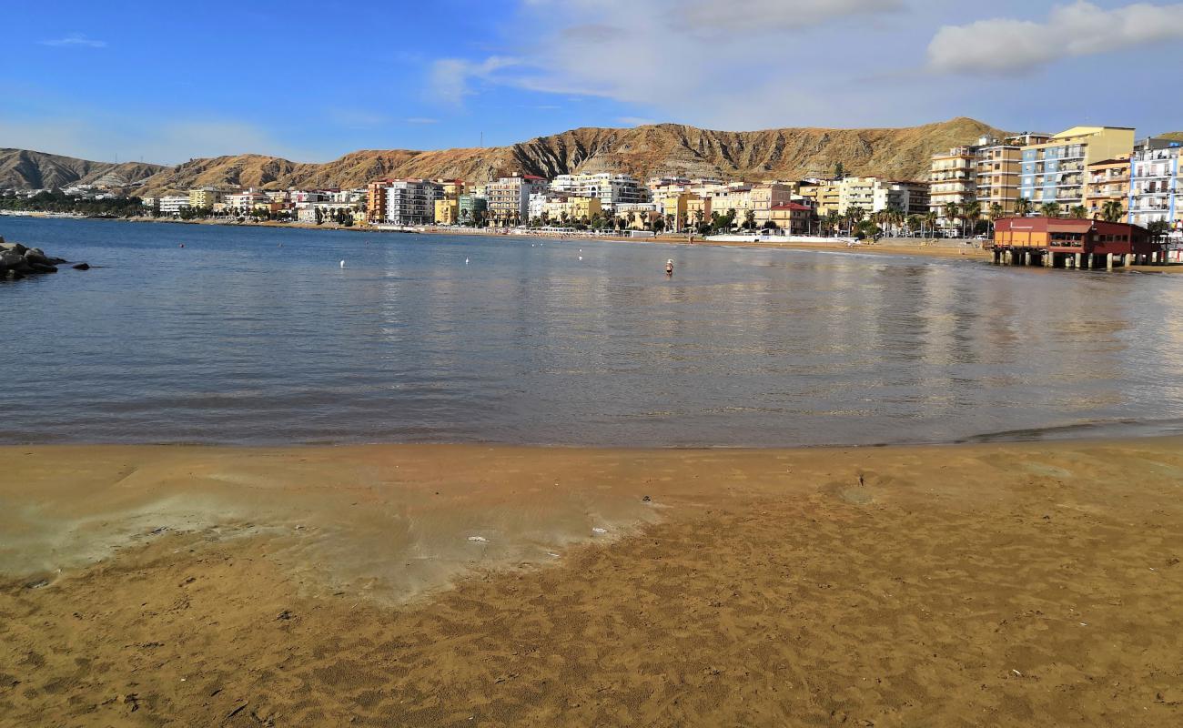 Photo de Spiaggia della Lega avec sable brun de surface