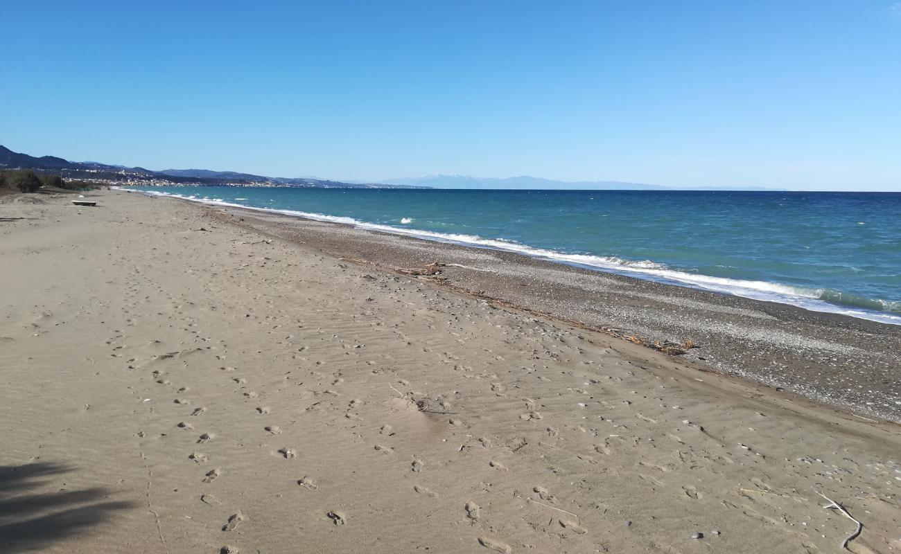 Photo de La Capannina beach avec sable gris avec caillou de surface