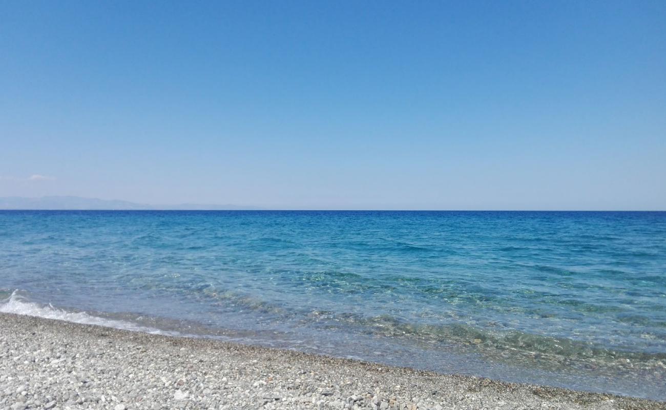 Photo de Spiaggia Pantano Martucci avec sable gris avec caillou de surface