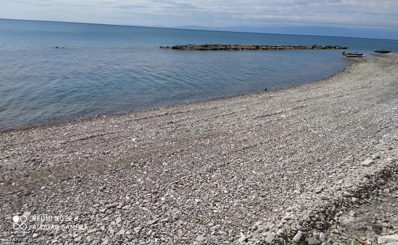 Photo de Marina di Amendolara avec sable gris avec caillou de surface