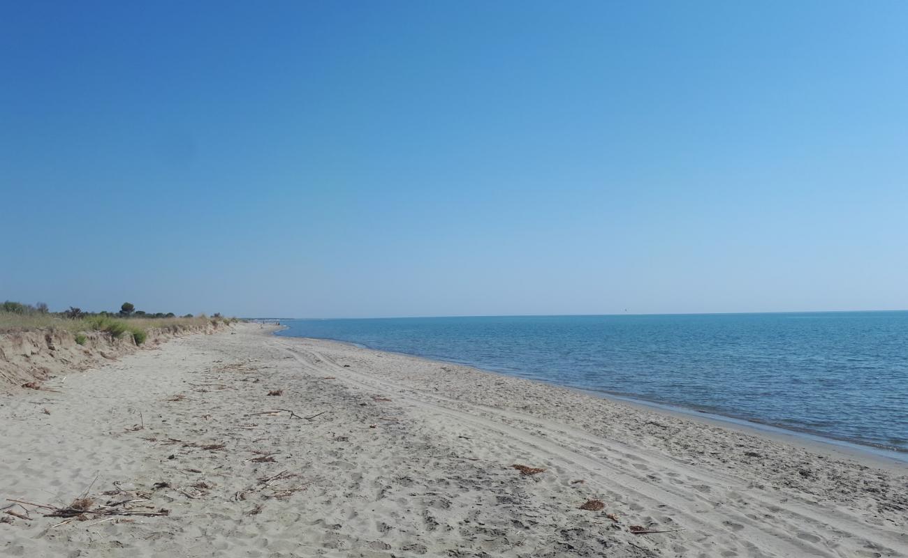 Photo de Lido Terzo Madonna avec sable brun de surface
