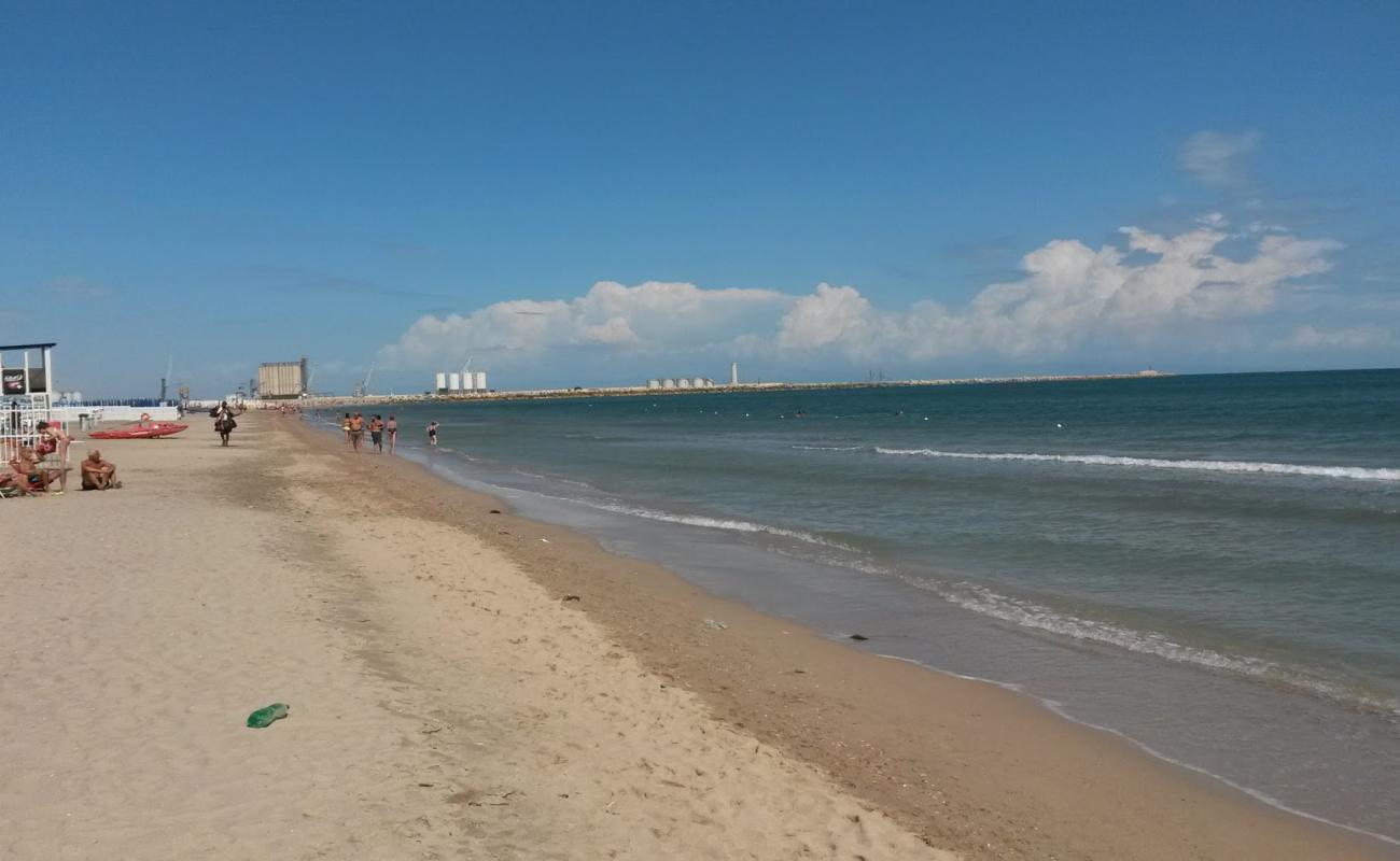 Photo de Litoranea di Levante avec sable brun de surface