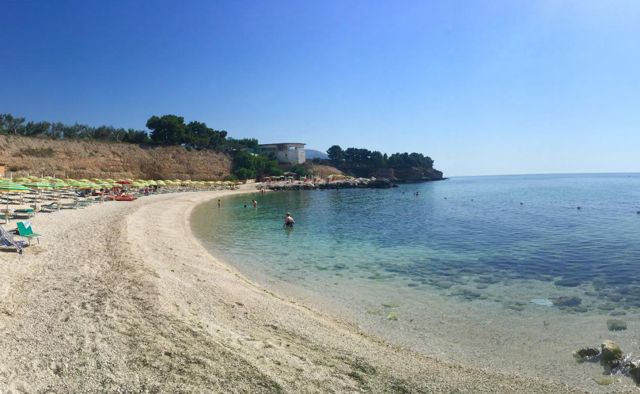 Photo de Plage de Lido Macchia avec sable lumineux de surface