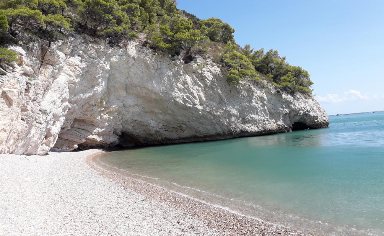 Photo de Valle delle Sirene avec sable beige & galets de surface