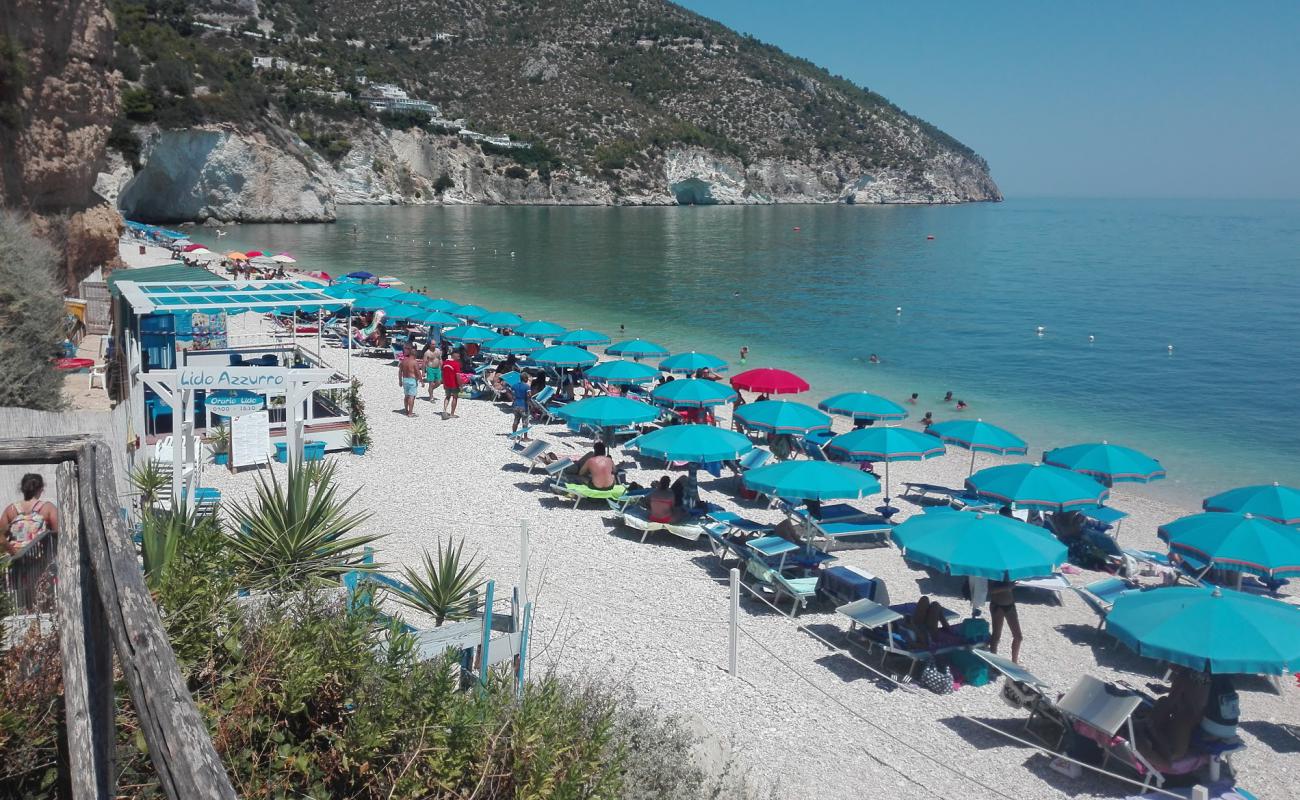 Photo de Spiaggia di Mattinatella avec galets beige de surface