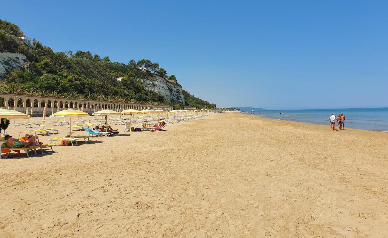 Photo de Spiaggia di Ponente avec sable brun de surface