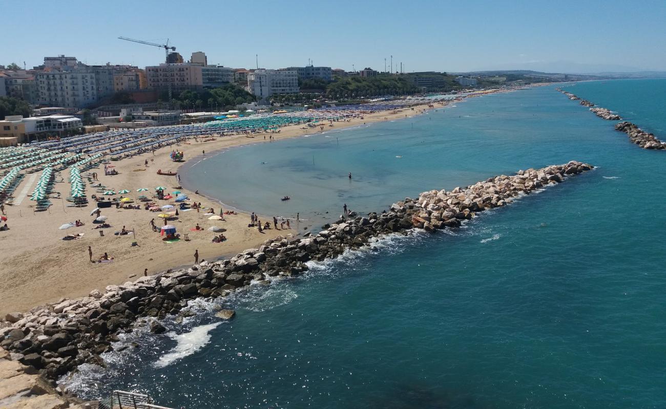 Photo de Plage de Sant'Antonio avec sable brun de surface