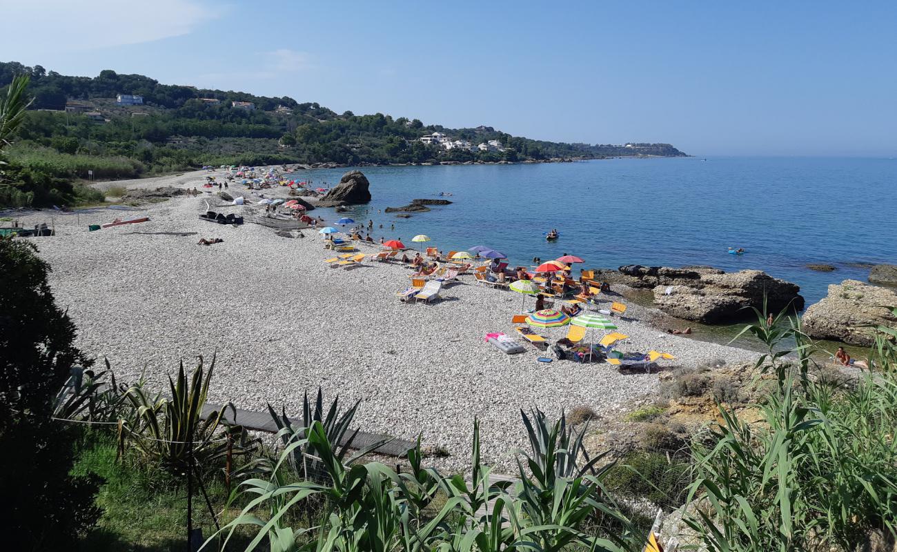 Photo de Spiaggia di San Nicola avec galets beige de surface