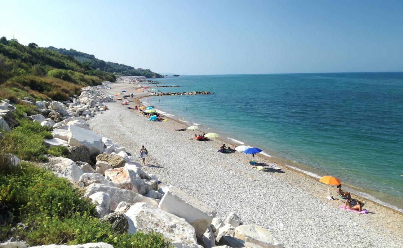 Photo de Foce Beach avec galets gris de surface