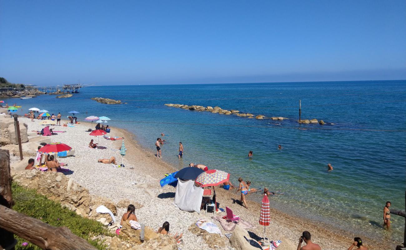 Photo de Valle Grotte Beach avec galets gris de surface