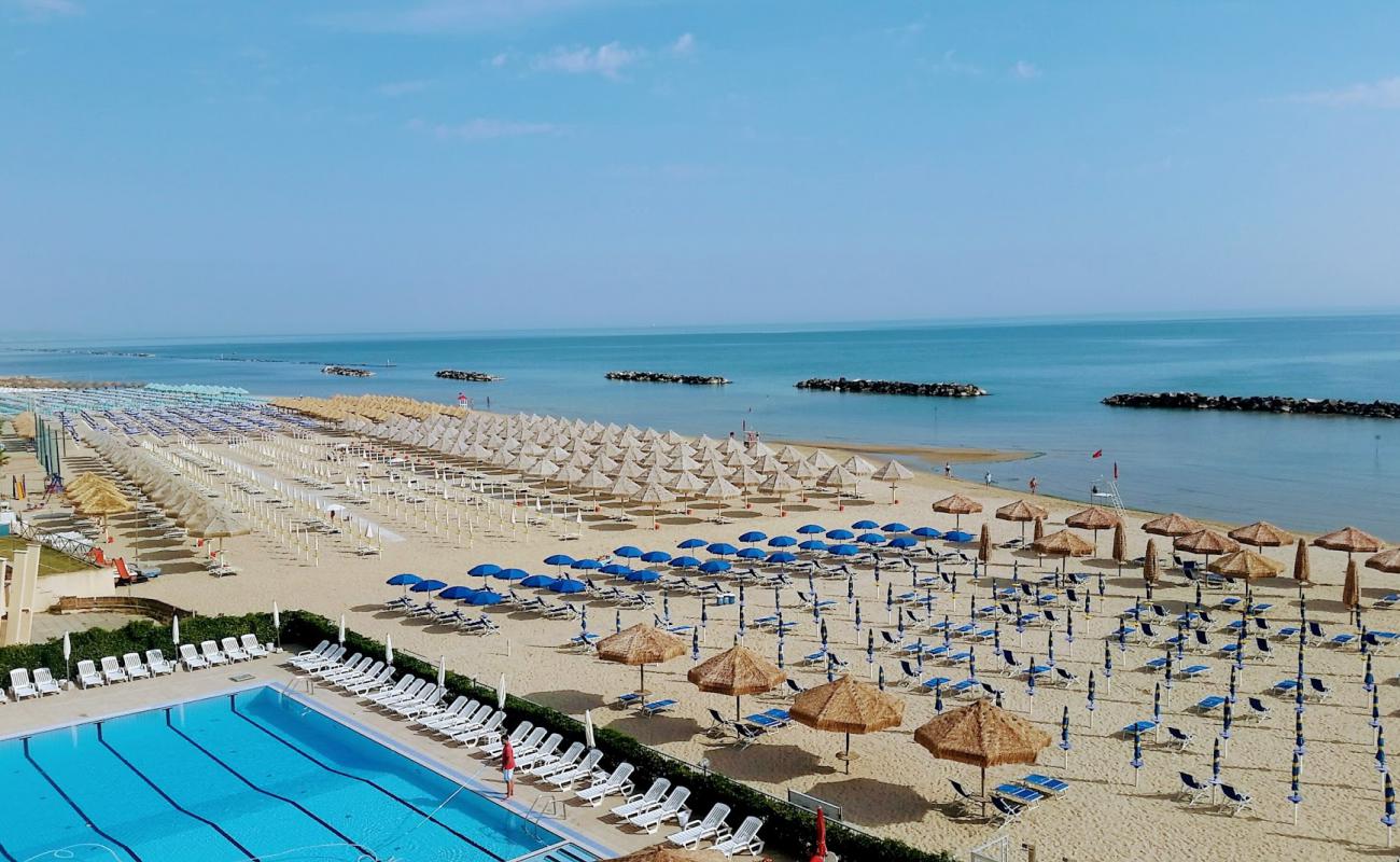 Photo de Lido Riccio Beach avec sable beige de surface