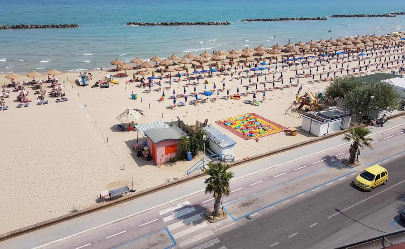 Photo de Francavilla Al Mare avec sable lumineux de surface