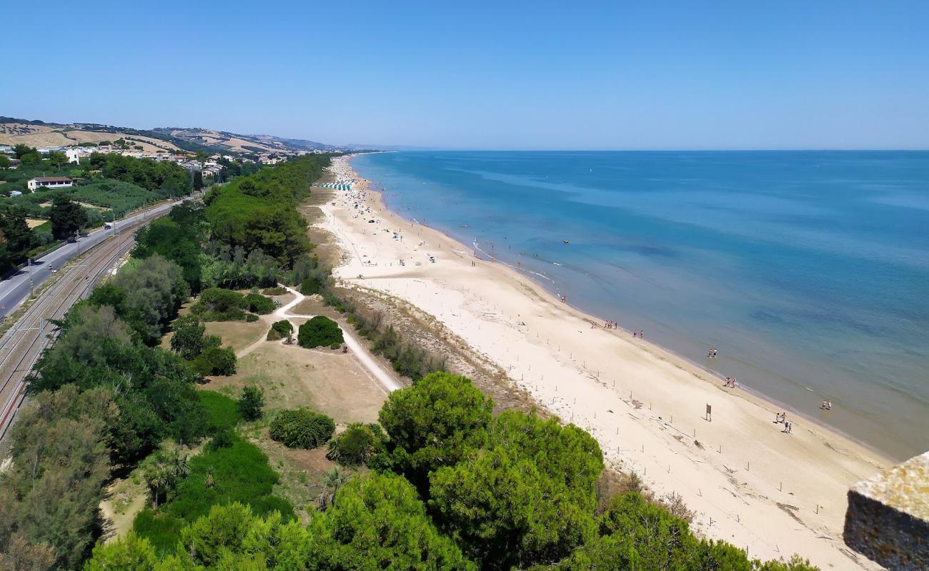 Photo de Torre del Cerrano avec sable fin et lumineux de surface