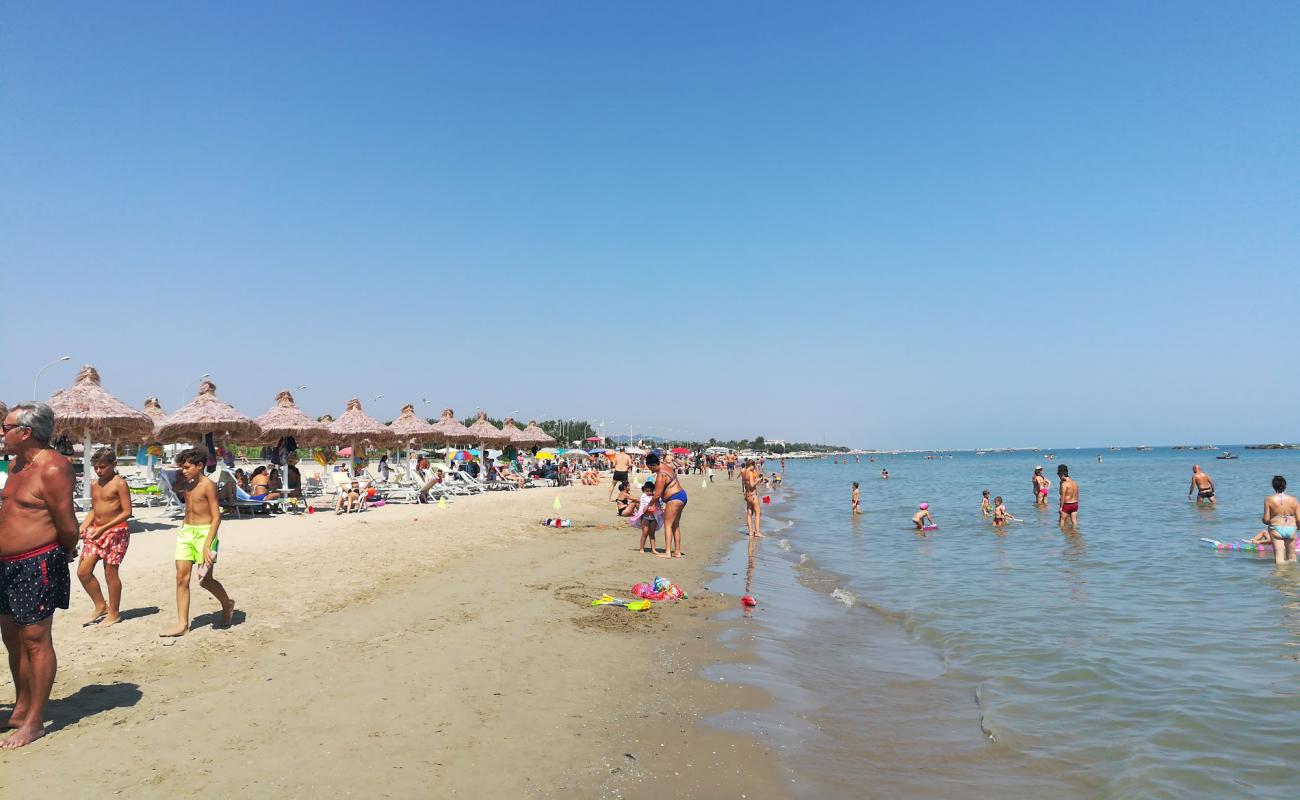 Photo de Plage de Cologna avec sable fin et lumineux de surface