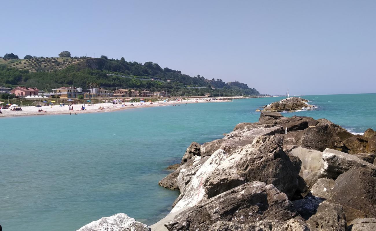 Photo de Marina di Altidona avec galets beige de surface