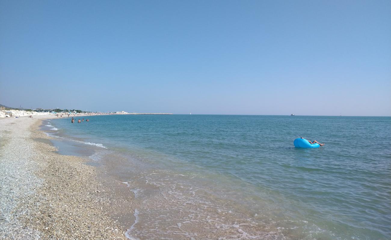 Photo de Marina Palmense avec sable clair avec caillou de surface