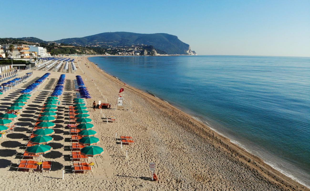 Photo de Marcelli Beach avec petits galets beige de surface