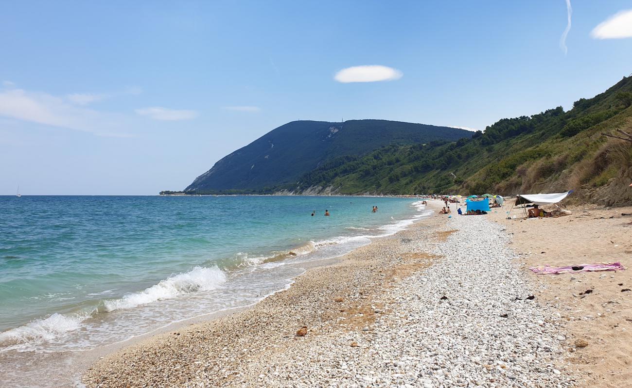 Photo de Spiaggia Mezzavalle avec sable clair avec caillou de surface