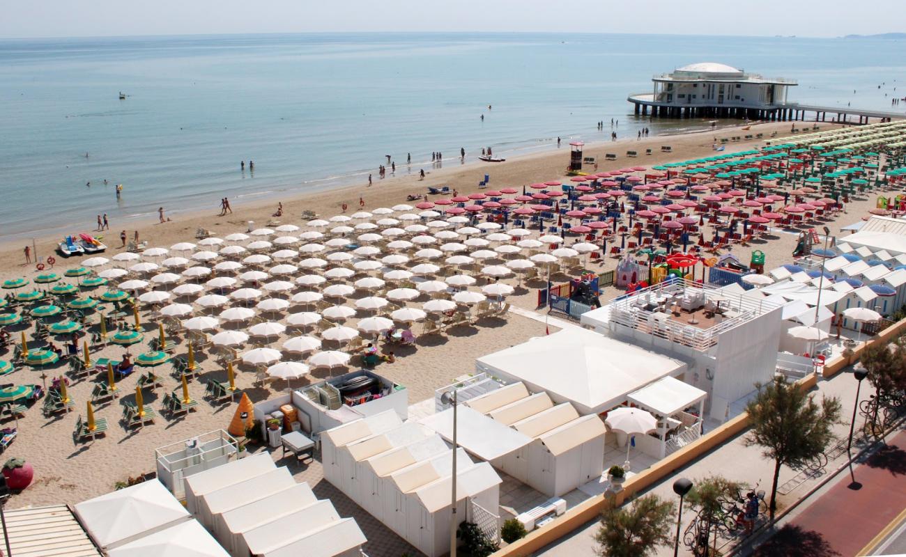 Photo de Spiaggia di Senigallia avec sable beige fin de surface