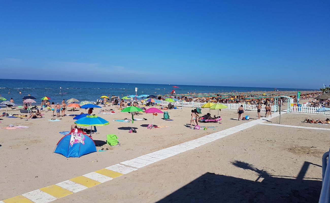 Photo de Torrette beach avec sable lumineux de surface