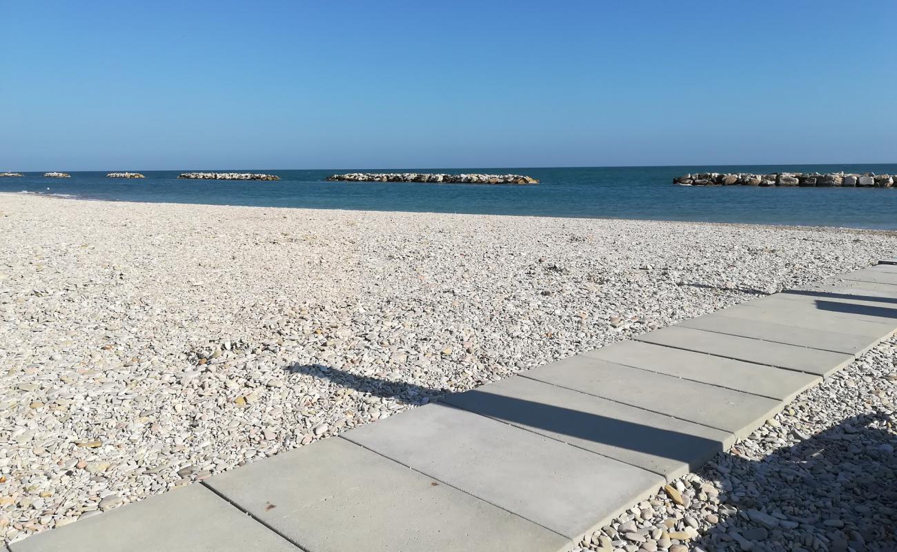 Photo de Baia e Lidoverde avec galets gris de surface
