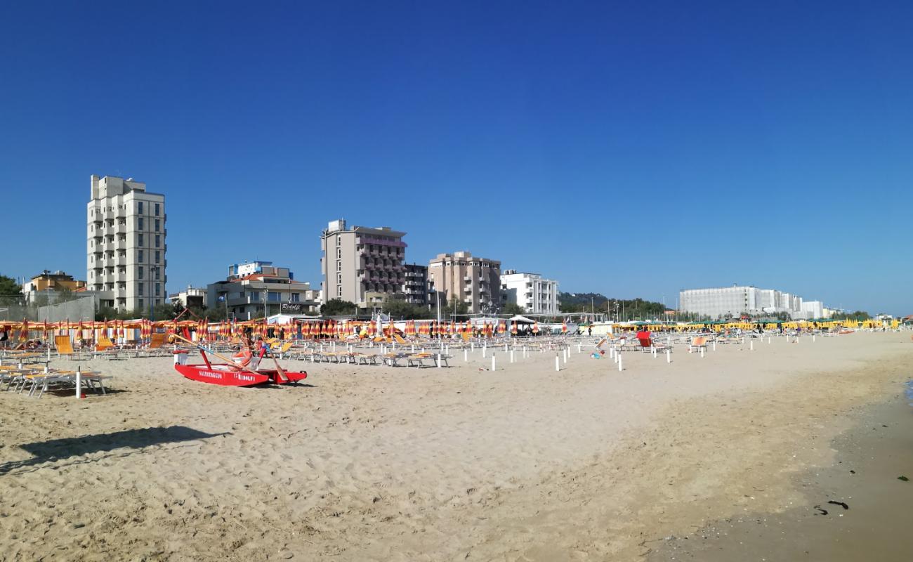 Photo de Pesaro beach II avec sable fin et lumineux de surface