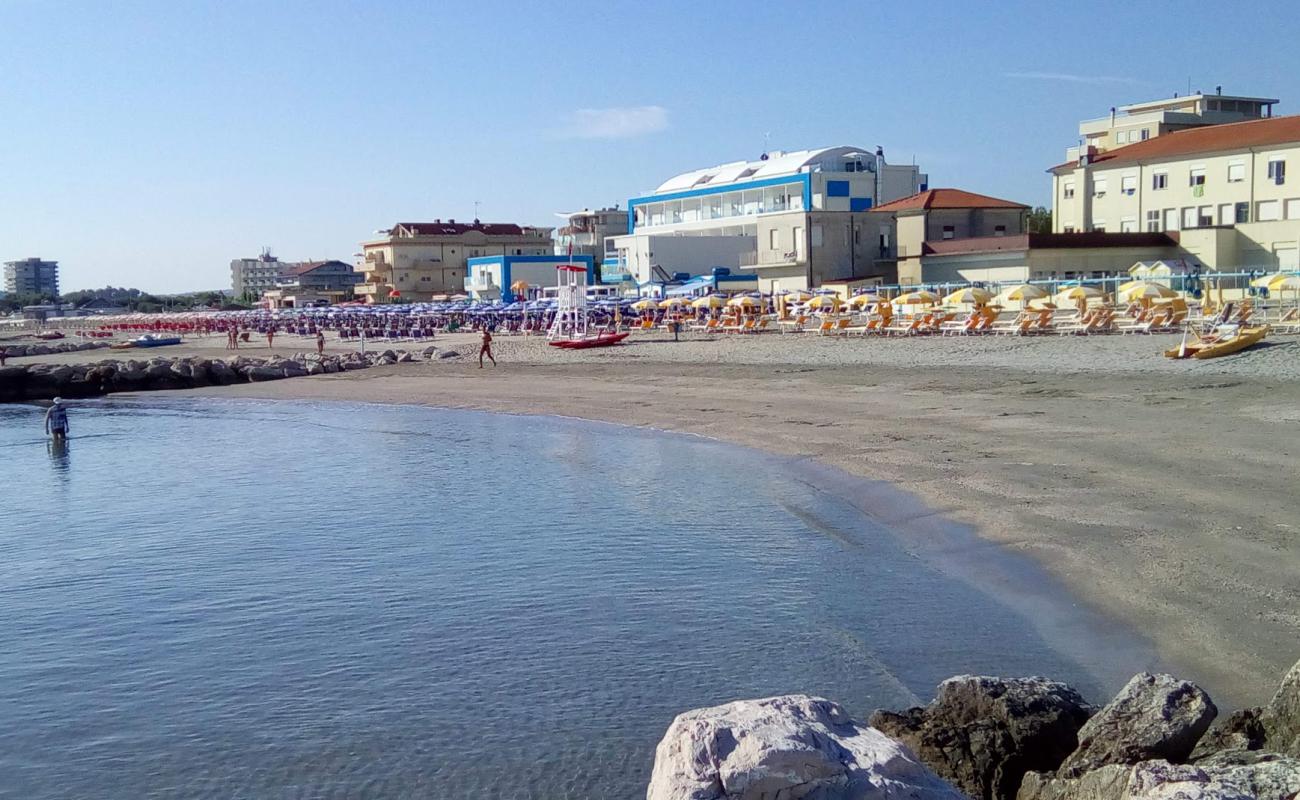 Photo de Spiaggia Riviera Romagnola avec sable beige fin de surface