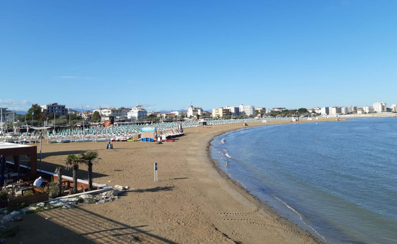 Photo de Spiaggia Briolini avec sable fin et lumineux de surface