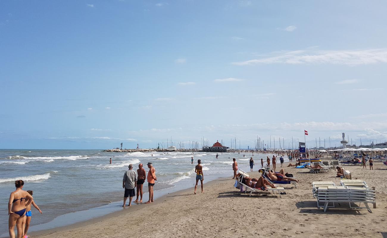 Photo de Spiaggia Milano Marittima avec sable beige fin de surface