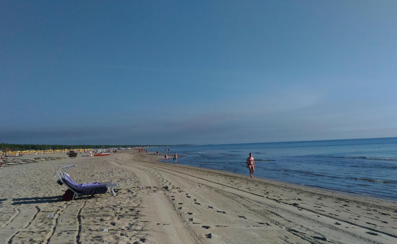 Photo de Spiaggia Marina Romea avec sable fin et lumineux de surface