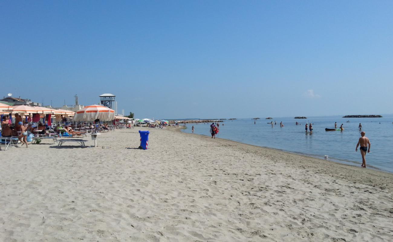 Photo de Lido delle Nazioni avec sable fin et lumineux de surface