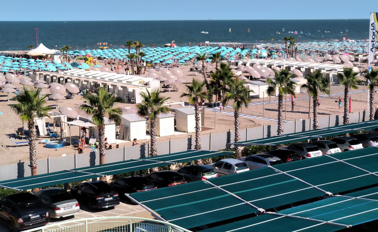 Photo de Plage de Sottomarina avec sable fin et lumineux de surface