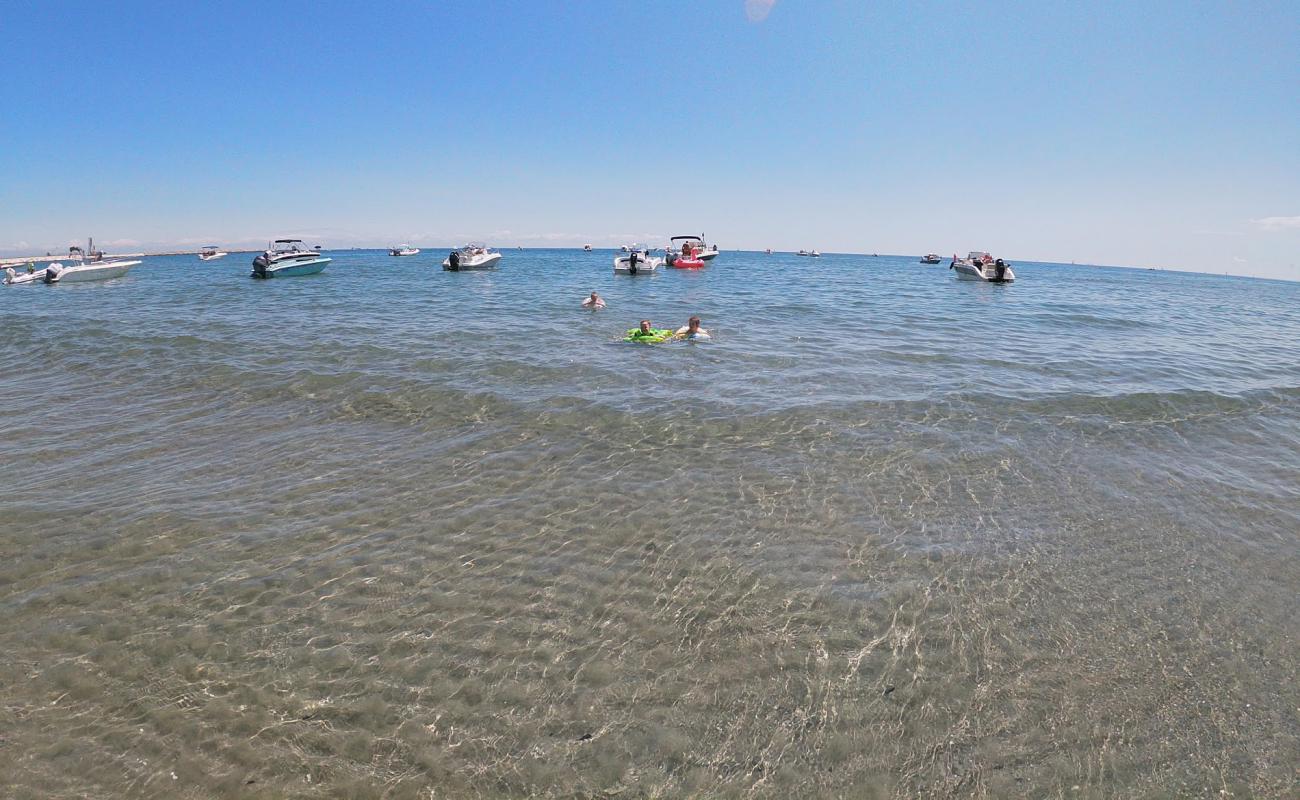 Photo de San Pietro beach avec sable fin gris de surface
