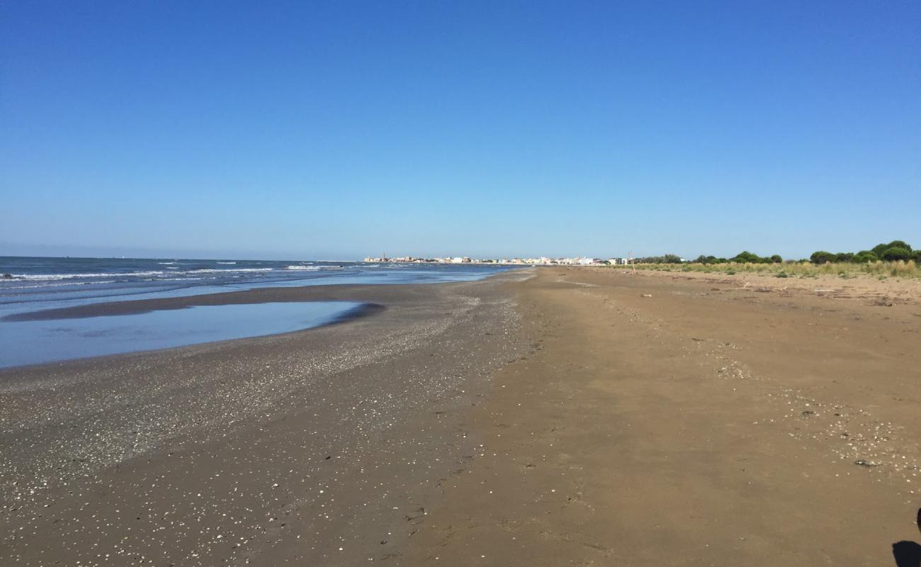 Photo de Plage de Brussa avec sable beige fin de surface