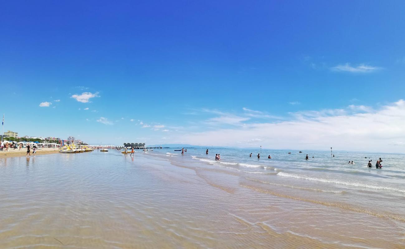 Photo de Spiaggia di Lignano Sabbiadoro avec sable beige de surface