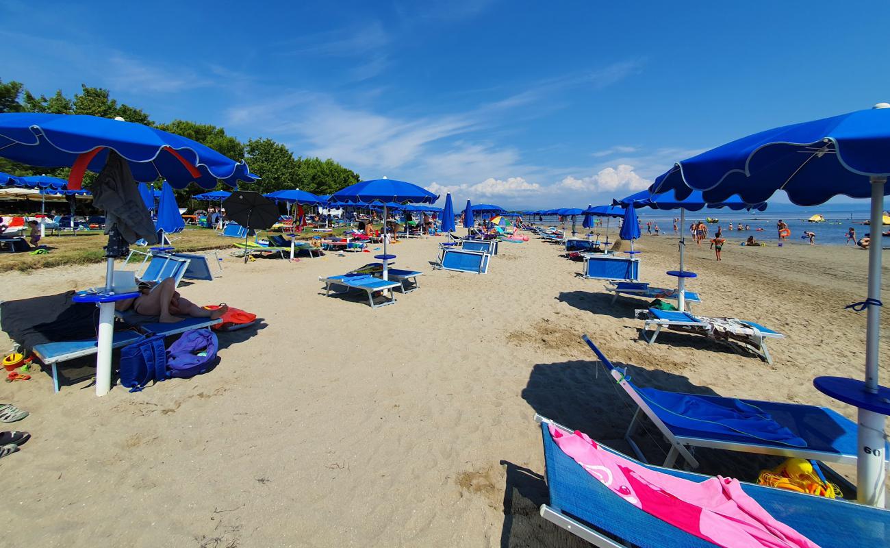 Photo de Spiaggia Villaggio Ca' Laguna avec sable beige de surface