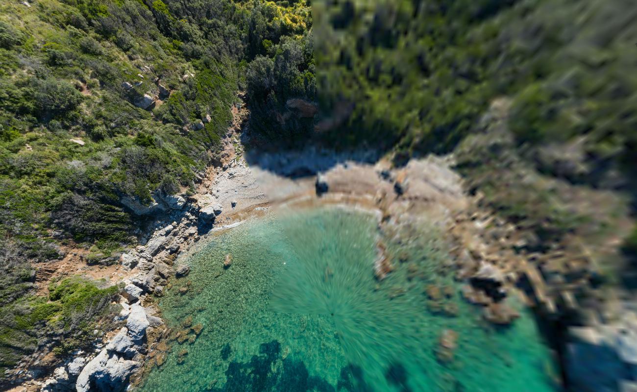 Photo de Le Secche beach avec l'eau cristalline de surface