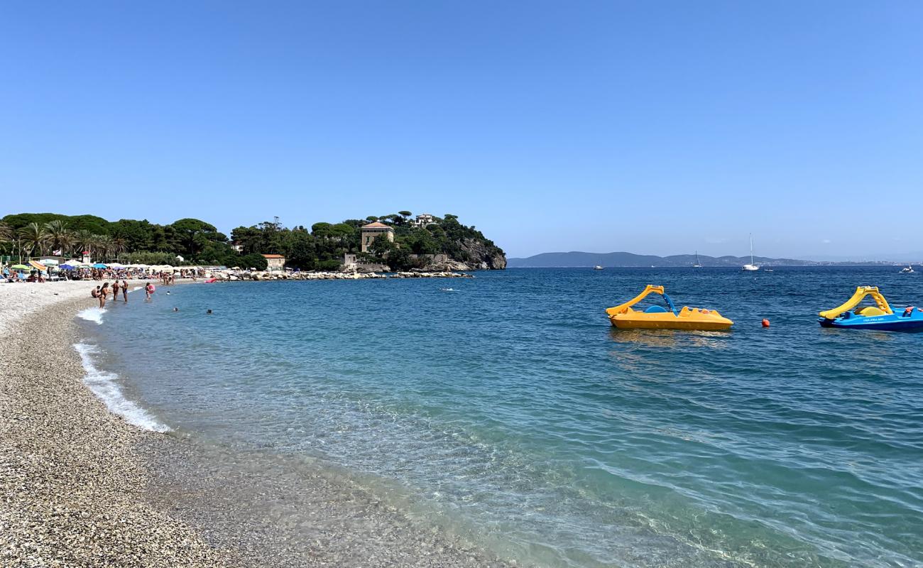 Photo de Plage de Cavo avec caillou fin gris de surface