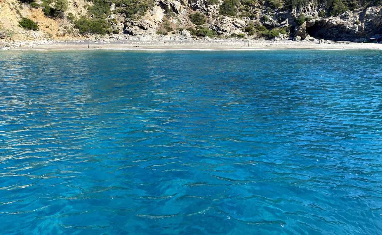 Photo de Spiaggia di Vetrangoli avec sable blanc & rochers de surface