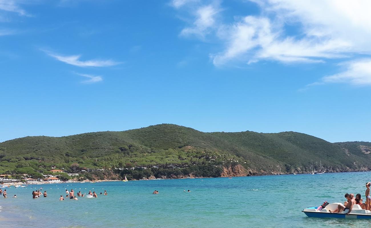 Photo de Plage de Lacona avec sable lumineux de surface