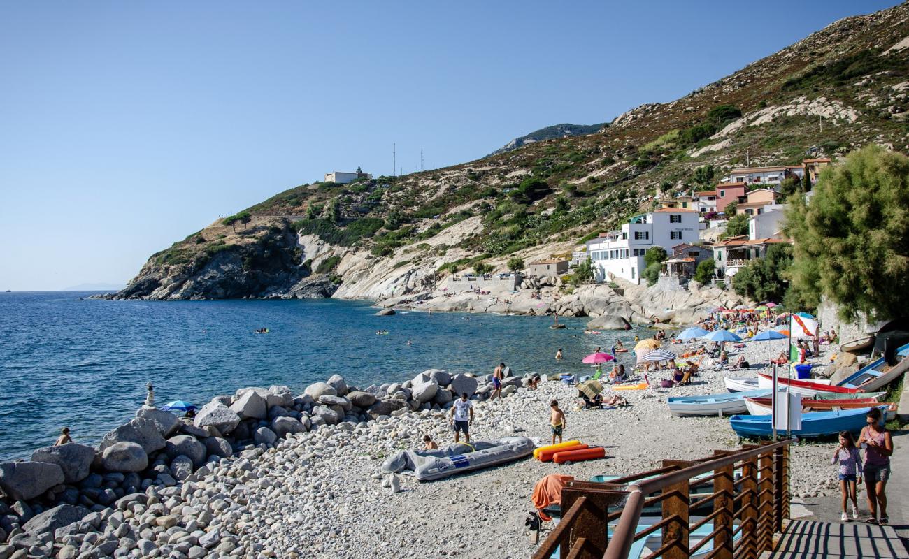 Photo de Spiaggia di Pomonte avec roches de surface