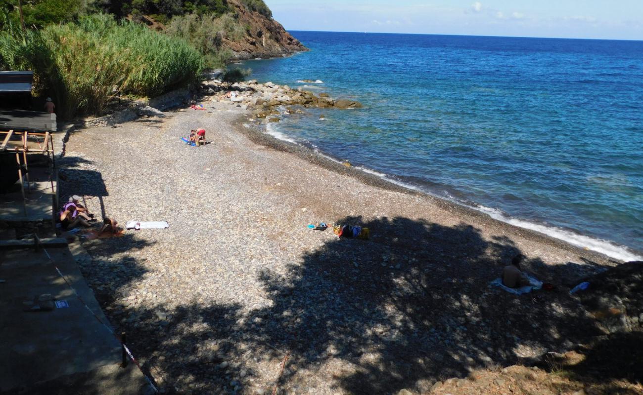 Photo de Spiaggia della Cala avec caillou gris de surface