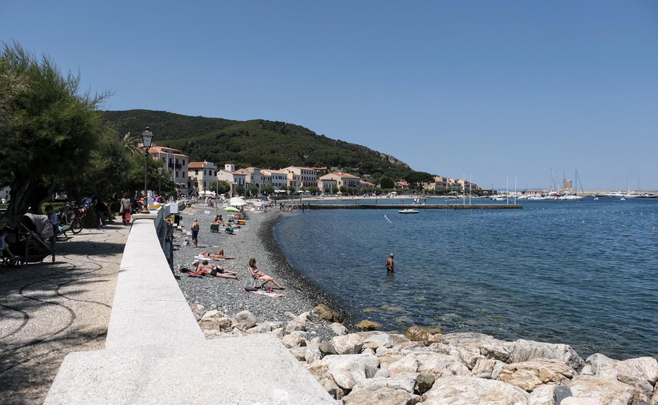 Photo de Marciana Marina avec sable gris & galets de surface