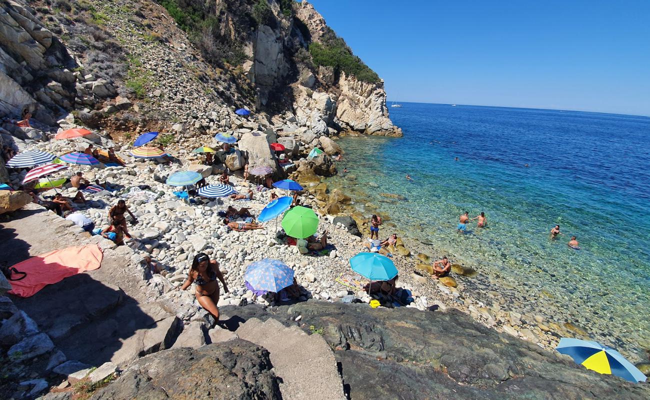 Photo de Spiaggia della Crocetta avec roches de surface