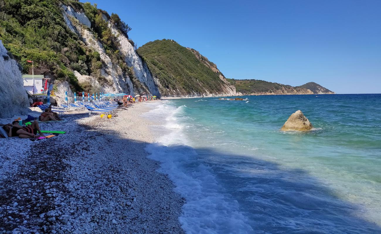 Photo de Plage Sottobomba avec caillou blanc de surface