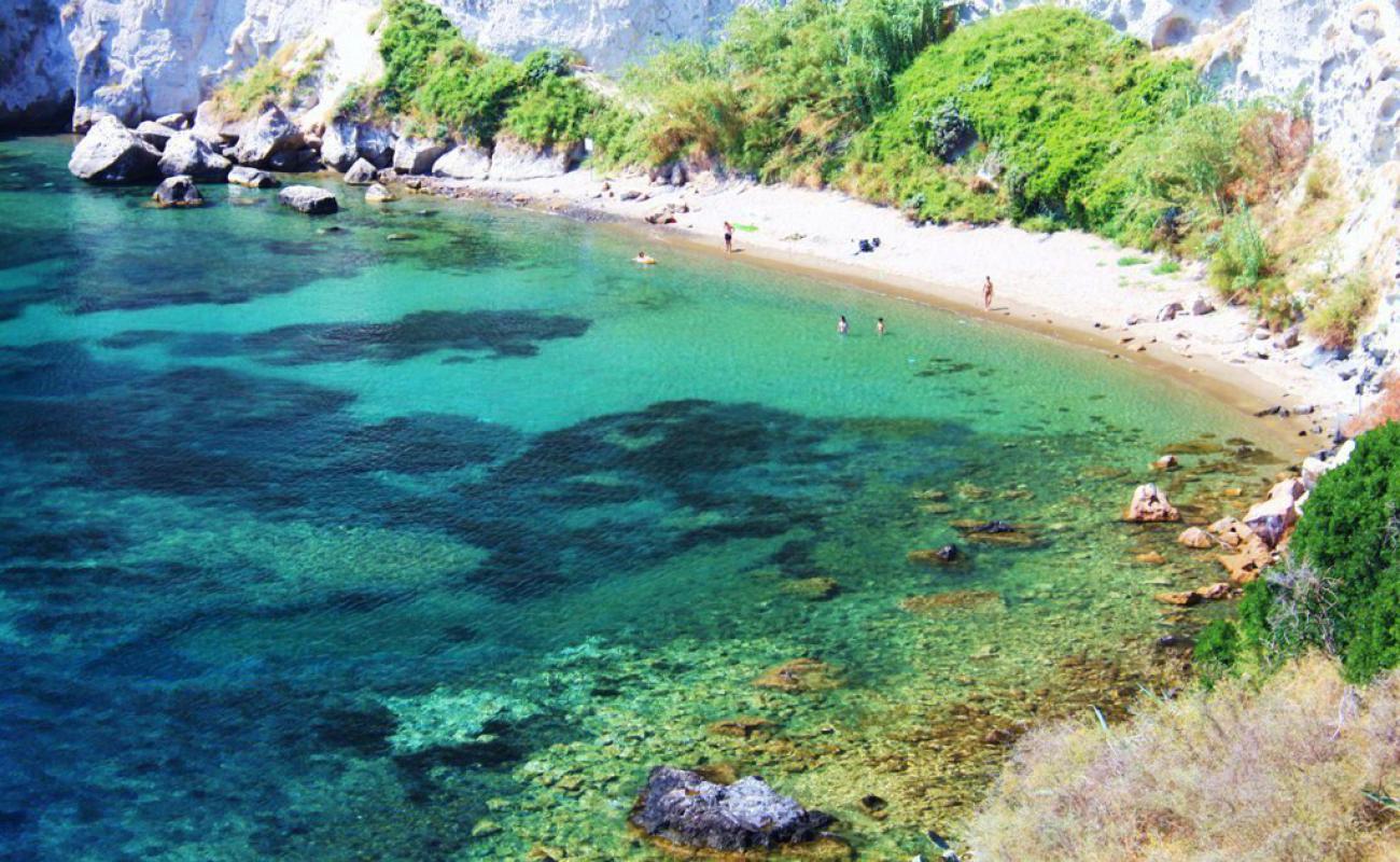 Photo de Spiaggia di Varulo avec sable beige de surface