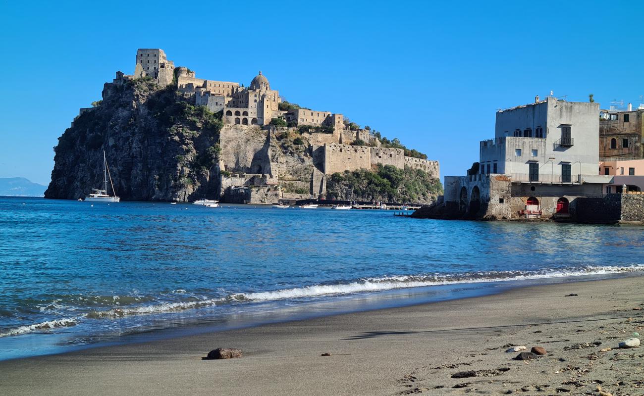 Photo de Miramare e Castello avec sable beige de surface