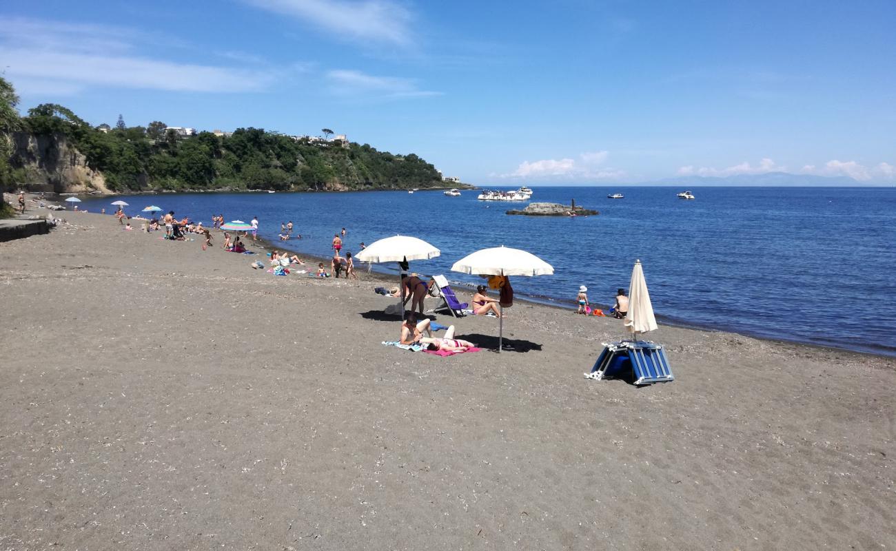 Photo de Spiaggia di Silurenza avec sable noir de surface